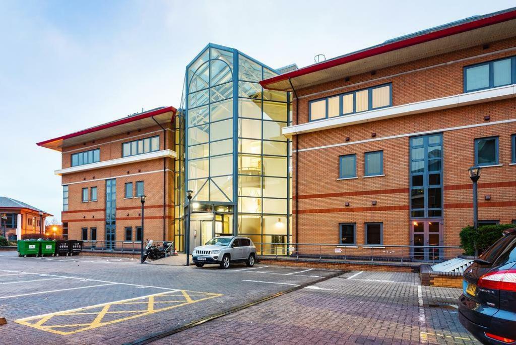 Mondial Apartments At Heathrow Harmondsworth Buitenkant foto